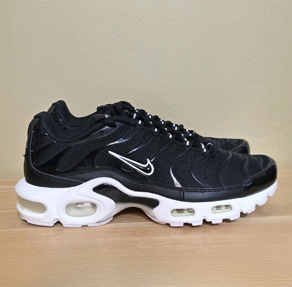 Nike Air Max Plus Black White DM2362-001 Women's Size 7.5